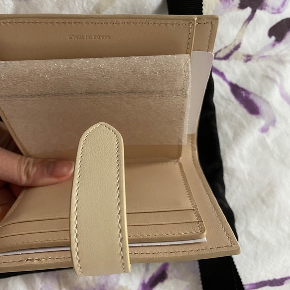 CELINE | SMALL STRAP WALLET IN BICOLOUR GRAINED CALFSKIN POWDER/CREAM - Picture 8 of 13